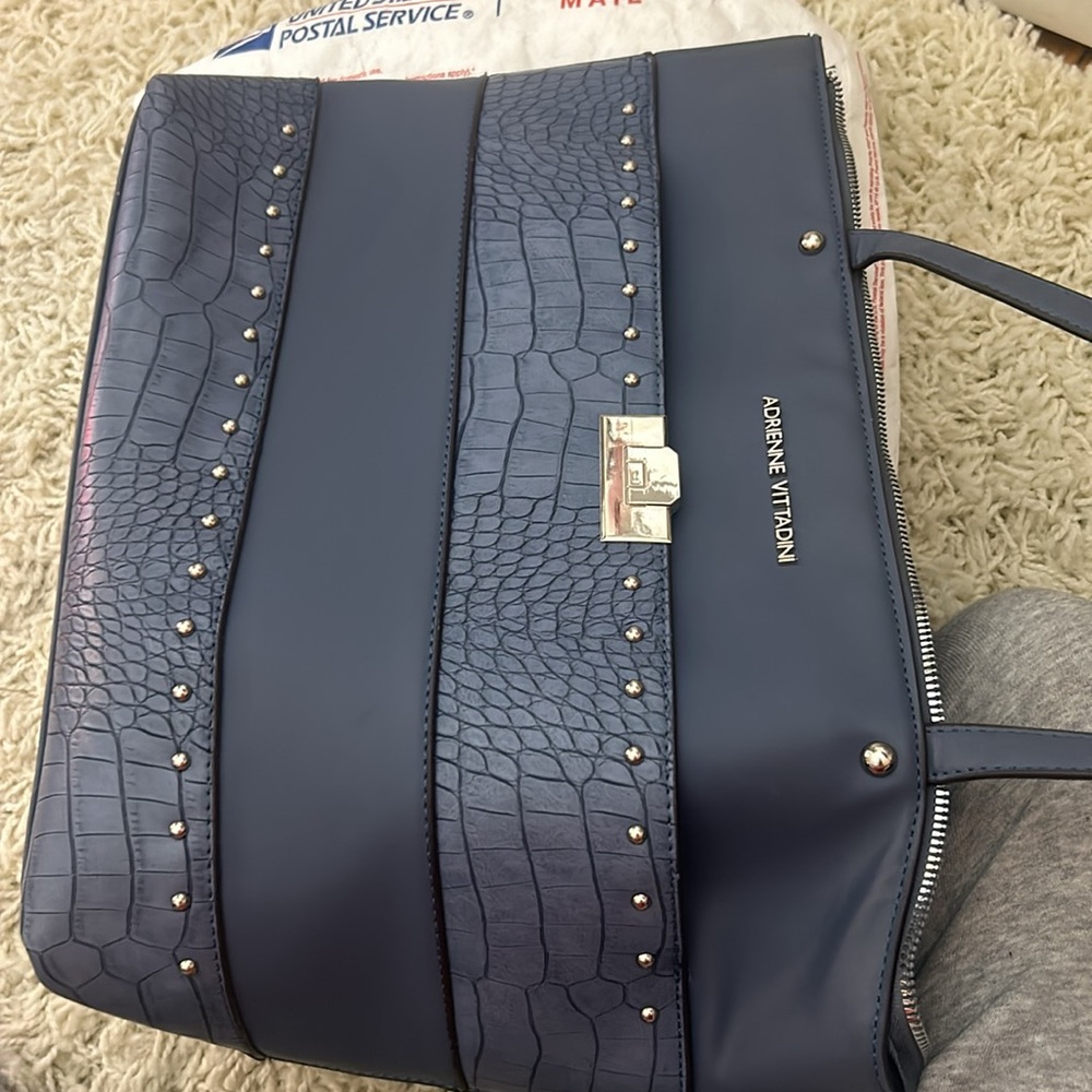 Adrienne Vittadini Purse - Picture 6 of 7
